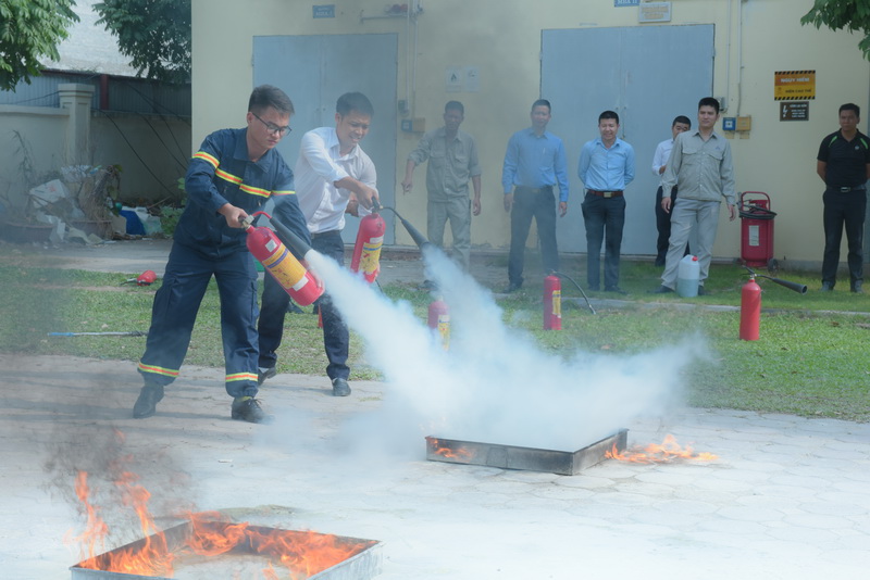 Sử dụng bình chữa cháy đúng cách giúp xử lý đám cháy nhanh chóng và hạn chế thiệt hại xảy ra